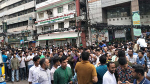 নয়াপল্টনে বিএনপির কেন্দ্রীয় কার্যালয়ে নেতাকর্মীদের ভিড়