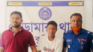 প্রথম সমাচার Prothom Somachar কুষ্টিয়ার ভেড়ামারায় কিশোরী ধর্ষণের অভিযোগে গণপিটুনির শিকার সৎ-নানা সাহাবুলকে পুলিশে সোপর্দ।