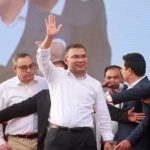 প্রথম সমাচার Prothom Somachar বগুড়ার গাবতলীতে প্রধানমন্ত্রীর সফরের পর একটি কাঁচা সড়ক থেকে অস্থায়ীভাবে বিছানো ইট অপসারণের দৃশ্য, যা স্থানীয়দের মধ্যে ক্ষোভ সৃষ্টি করেছে।