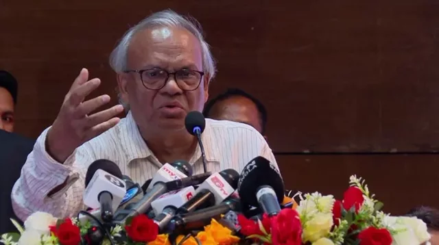 প্রথম সমাচার Prothom Somachar বিএনপির সিনিয়র যুগ্ম মহাসচিব রুহুল কবির রিজভী নয়াপল্টনে প্রেস ব্রিফিংয়ে বক্তব্য রাখছেন।