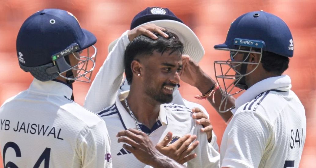 প্রথম সমাচার Prothom Somachar অভিষেক টেস্টে বল হাতে জাদু দেখালেন তরুণ বাঁহাতি স্পিনার মানভ সুথার, আফগানিস্তানের বিপক্ষে ৬ উইকেট শিকার করে ভারতের জয় নিশ্চিত করলেন।