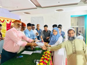 প্রথম সমাচার Prothom Somachar টাঙ্গাইলের মির্জাপুরে আয়োজিত স্টার্টআপ, বিজ্ঞান প্রকল্প ও উদ্ভাবন প্রদর্শনীতে শিক্ষার্থীদের উদ্ভাবনী প্রকল্প উপস্থাপন এবং অতিথিদের পরিদর্শনের দৃশ্য।