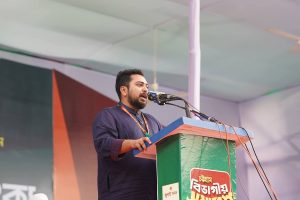 প্রথম সমাচার Prothom Somachar চট্টগ্রামের লালদীঘি ময়দানে এগারো দলীয় ঐক্যের সমাবেশে বক্তব্য রাখছেন বিরোধীদলীয় চিফ হুইপ মো. নাহিদ ইসলাম।