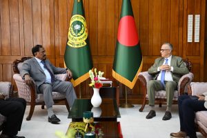 প্রথম সমাচার Prothom Somachar বাংলাদেশ জাতীয় সংসদের স্পীকার হাফিজ উদ্দিন আহমদ এবং ইন্টারন্যাশনাল রিপাবলিকান ইনস্টিটিউট (IRI)-এর বাংলাদেশস্থ রেসিডেন্ট প্রোগ্রাম ডিরেক্টর জন ফ্লুহার্টির সৌজন্য সাক্ষাৎ।