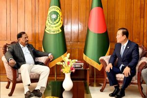 প্রথম সমাচার Prothom Somachar বাংলাদেশ জাতীয় সংসদের স্পীকার হাফিজ উদ্দিন আহমদ এমপি দক্ষিণ কোরিয়ান প্রতিনিধিদলের সাথে পানি সংকট নিয়ে আলোচনা করছেন।