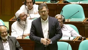 প্রথম সমাচার Prothom Somachar সংসদে স্বরাষ্ট্রমন্ত্রী সালাহউদ্দিন আহমদ বিতর্কিত গাড়ি প্রসঙ্গে ব্যাখ্যা দিচ্ছেন।