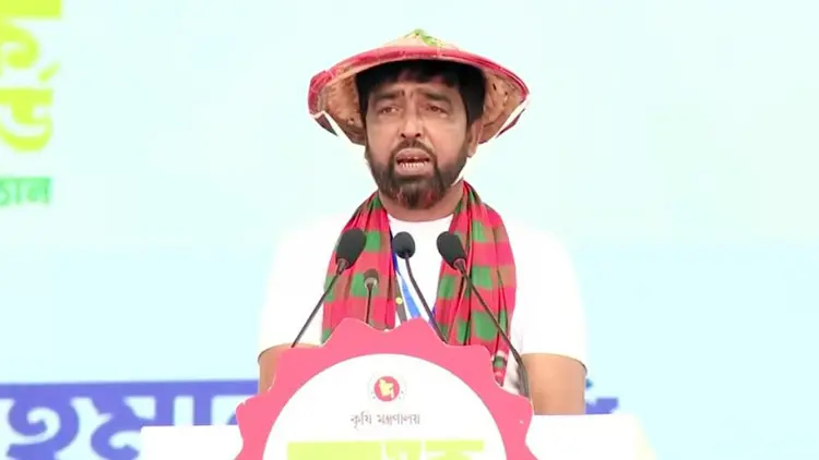 প্রথম সমাচার Prothom Somachar কৃষক কবির হোসেনের প্রতিকৃতি, যিনি হৃদরোগে আক্রান্ত হয়ে মারা গেছেন।