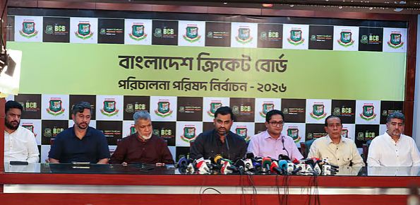 প্রথম সমাচার Prothom Somachar তামিম ইকবাল বাংলাদেশ ক্রিকেট বোর্ডের (বিসিবি) নতুন সভাপতি হিসেবে নির্বাচিত হওয়ার পর একটি অফিসিয়াল অনুষ্ঠানে।