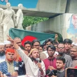 প্রথম সমাচার Prothom Somachar ঢাকা বিশ্ববিদ্যালয়ে ইনকিলাব মঞ্চের বিক্ষোভ মিছিল, শরিফ ওসমান বিন হাদি হত্যার বিচার দাবিতে।