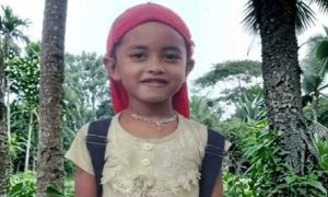 প্রথম সমাচার Prothom Somachar বাগেরহাটের মোল্লাহাটে বস্তাবন্দী অবস্থায় উদ্ধার হওয়া শিশু মুসলিমার মরদেহ এবং চলমান পুলিশি তদন্তের চিত্র।