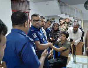প্রথম সমাচার Prothom Somachar: চট্টগ্রাম বিশ্ববিদ্যালয়ে ছাত্রলীগ সংশ্লিষ্টতার অভিযোগে শিক্ষার্থী আটক ও জিজ্ঞাসাবাদ।