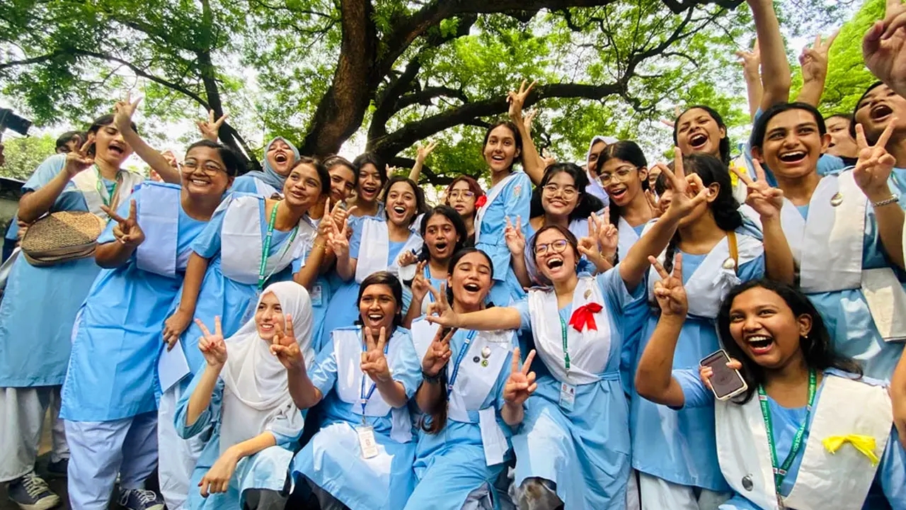 প্রথম সমাচার Prothom Somachar এসএসসি ও সমমান পরীক্ষার পুনঃনিরীক্ষণ ও পুনর্মূল্যায়নের ফল প্রকাশ, যেখানে হাজার হাজার শিক্ষার্থীর ফলাফলে পরিবর্তন এসেছে।