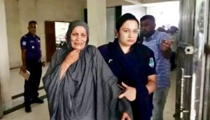 প্রথম সমাচার Prothom Somachar কুষ্টিয়ায় গ্রেপ্তার হওয়া ৬৫ বছর বয়সী নুরজাহান বেগম, যিনি নিজের বাড়িতে অগ্নিসংযোগের মামলার বাদী হয়েও অন্য একটি মামলায় কারাগারে।