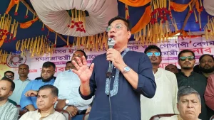 প্রথম সমাচার Prothom Somachar বেসামরিক বিমান পরিবহন ও পর্যটনমন্ত্রী এম. রশিদুজ্জামান মিল্লাত ব্রাহ্মণবাড়িয়ায় এক অনুষ্ঠানে বিগত ফ্যাসিস্ট সরকারের লুটপাট ও বিচারের দাবি জানিয়ে বক্তব্য রাখছেন।