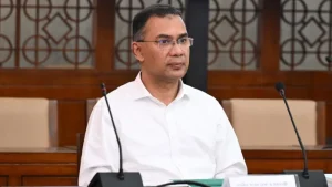 প্রথম সমাচার Prothom Somachar প্রধানমন্ত্রী তারেক রহমান নিউইয়র্ক সফর শেষে হযরত শাহজালাল আন্তর্জাতিক বিমানবন্দরে অবতরণ করছেন, সঙ্গে তার সহধর্মিণী ডা. জুবাইদা রহমান।