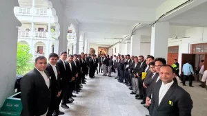 ৭ জনের ফাঁসির রায়ের পর সুপ্রিম কোর্টে আওয়ামীপন্থি আইনজীবীদের নীরব প্রতিবাদ - Prothom Somachar প্রথম সমাচার