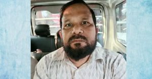 প্রথম সমাচার Prothom Somachar ঢাকা মহানগর গোয়েন্দা পুলিশ (ডিবি) কর্তৃক নিউগিনি প্রপার্টিজ ভাঙচুর ও লুটপাট মামলার আসামি মিজানুর রহমানকে গ্রেফতারের দৃশ্য।