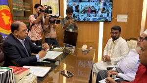 প্রথম সমাচার Prothom Somachar প্রধানমন্ত্রীর রাজনৈতিক উপদেষ্টা মো. রাশেদ খাঁন আন্তর্জাতিক অপরাধ ট্রাইব্যুনালে সাবেক এডিসি ইশতিয়াক আহমেদের বিরুদ্ধে মামলার অগ্রগতি জানতে এসেছেন।