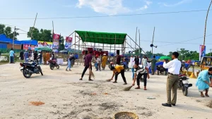 প্রথম সমাচার Prothom Somachar ঢাকা-রংপুর লংমার্চে সিরাজগঞ্জের হাটিকুমরুলে ১১ দলীয় ঐক্যের সমাবেশ ও নিরাপত্তা ব্যবস্থা।