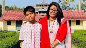 প্রথম সমাচার Prothom Somachar কুমিল্লায় নিহত ইয়াশাত শাহরিয়ার অপ্রতিমের মা ড. নাহিদা বেগম তার ছেলের হত্যাকাণ্ডের বিচার চেয়ে কথা বলছেন।