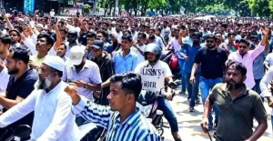 প্রথম সমাচার Prothom Somachar গুলশানে রাজনৈতিক মামলায় গ্রেপ্তারকৃতদের আদালতে হাজির করার দৃশ্য।