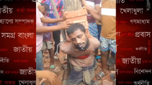 প্রথম সমাচার Prothom Somachar কক্সবাজারের মহেশখালীতে চুরির অপবাদে বৈদ্যুতিক খুঁটির সাথে বেঁধে ফয়সাল নামের এক যুবককে ইট দিয়ে পিটিয়ে হত্যার দৃশ্য।