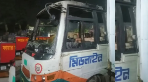 প্রথম সমাচার Prothom Somachar মোহাম্মদপুরের বসিলা রোডে পার্কিং করা মিডলাইন বাসে অগ্নিকাণ্ডের ঘটনা, যেখানে যান্ত্রিক ত্রুটির কারণে আগুন লেগেছে বলে প্রাথমিকভাবে ধারণা করা হচ্ছে।