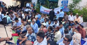 প্রথম সমাচার Prothom Somachar চট্টগ্রাম বন্দরে ডিপি ওয়ার্ল্ডের সঙ্গে চুক্তি বাতিলের দাবিতে শ্রমিকদের গণঅনশন কর্মসূচি।