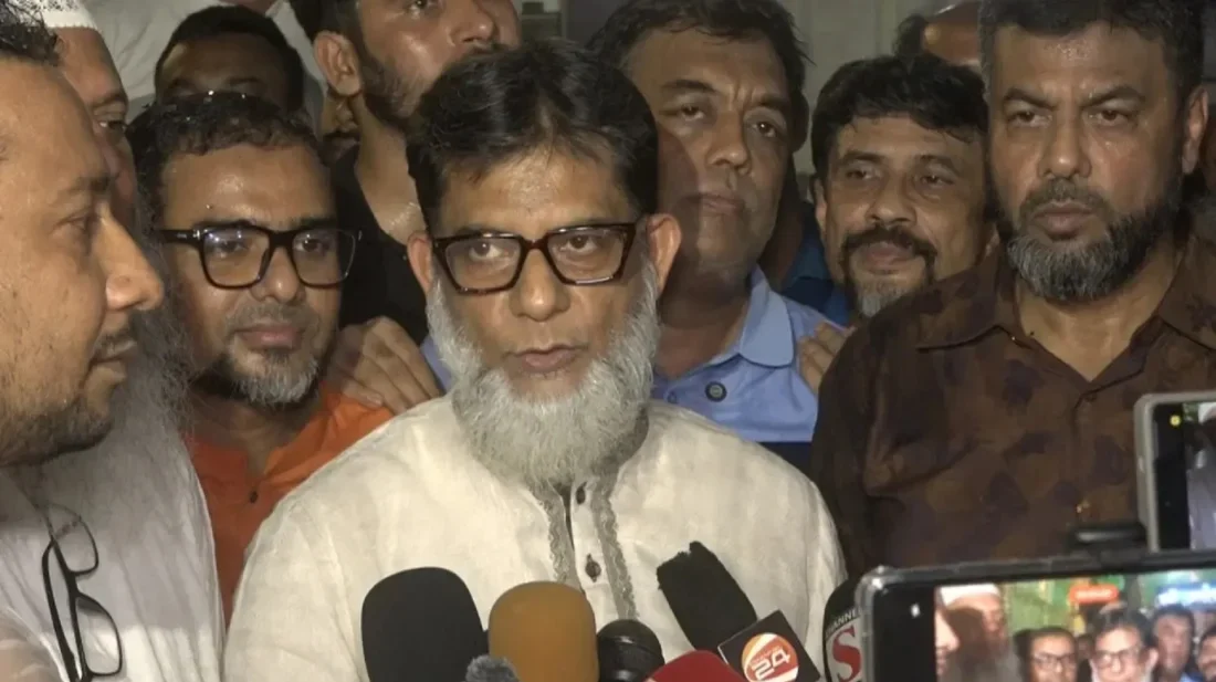 মহানগর এক্সপ্রেসে চড়ে গভীর রাতে ফেনীতে প্রতিমন্ত্রী