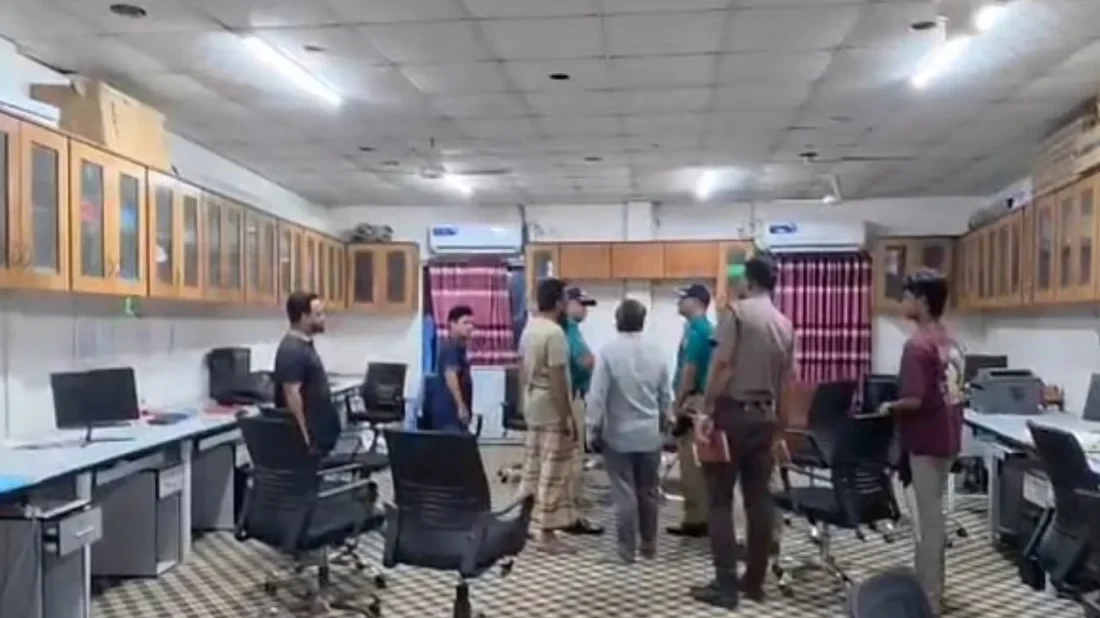 ‘কালকের দিন সময় দিলাম, না হলে তোর লাশ পড়ে থাকবে’-কুরিয়ার সার্ভিসে হামলার ঘটনায় বাদীকে হুমকি