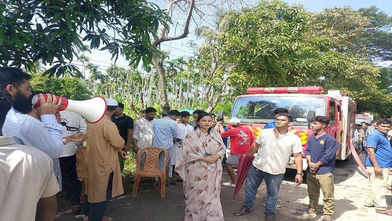 ইনানীতে চার দিনেও নেভেনি গ্যাসের আগুন, ১৪৪ ধারা জারি