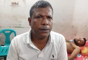 প্রথম সমাচার Prothom Somachar লোহাগড়া থানার ওসি শরিফুল ইসলাম আইনগত ব্যবস্থা গ্রহণের বিষয়ে বিবৃতি দিচ্ছেন।