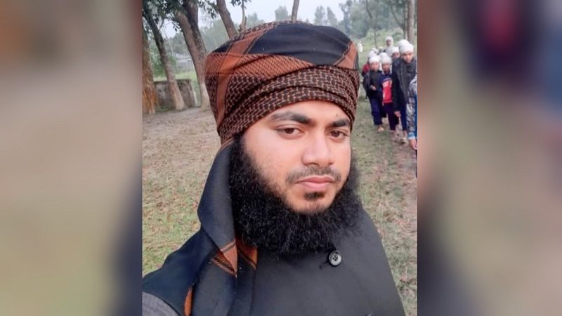 আবাসিক শিক্ষার্থীদের বলাৎকারের অভিযোগে পরিচালকে গণপিটুনি দিয়ে পুলিশে সোপর্দ