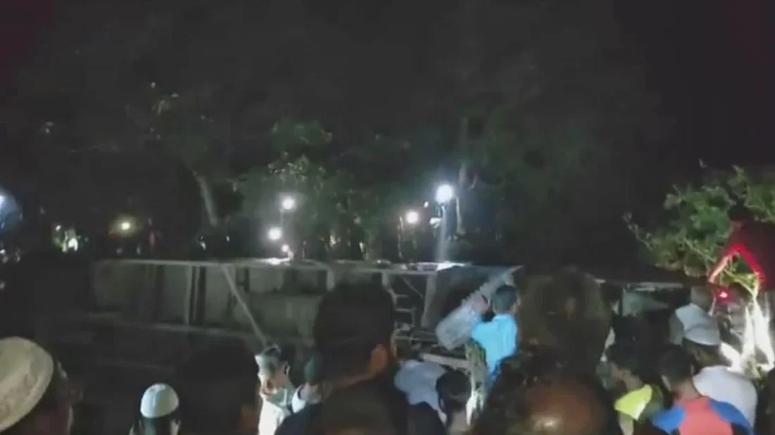 জামায়াতের লংমার্চের গাড়িচাপায় একজনের মৃত্যু: খাদে পড়ে আহত ৩০