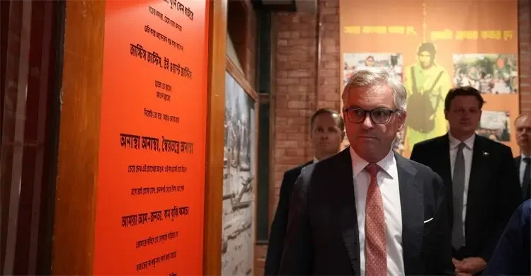 জুলাই জাদুঘর বাংলাদেশের মানুষের ঘুরে দাঁড়ানোর শক্তির প্রতিচ্ছবি: ইইউ কমিশনার ম্যাগনার