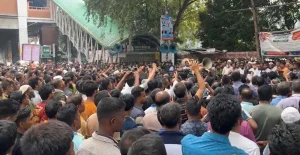 প্রথম সমাচার Prothom Somachar জাতীয় প্রেসক্লাবের সামনে বিদ্যুৎ সংযোগ বিচ্ছিন্ন করার প্রতিবাদে অটোরিকশাচালকদের সড়ক অবরোধ ও বিক্ষোভ।