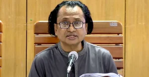 প্রথম সমাচার Prothom Somachar প্রধানমন্ত্রীর উপদেষ্টা ডা. জাহেদ উর রহমান এলপিজি মূল্য সমন্বয় ও ভিজিএফ চাল বৃদ্ধি নিয়ে সরকারের পদক্ষেপ ব্যাখ্যা করছেন।