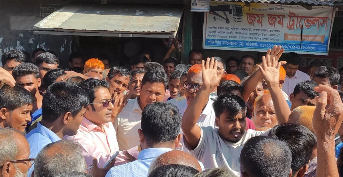 সারের দাবিতে লালমনিরহাট-বুড়িমারী মহাসড়ক অবরোধ