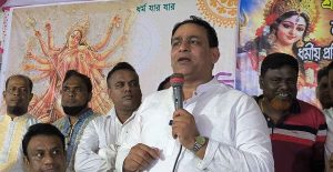 প্রথম সমাচার Prothom Somachar মাদারীপুরে শারদীয় দুর্গোৎসবে বিএনপি নেতা আনিসুর রহমান খোকন তালুকদারের অর্থ ও বস্ত্র বিতরণ।