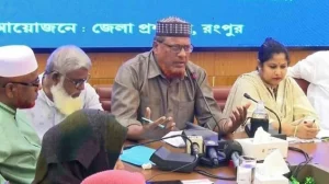 প্রথম সমাচার Prothom Somachar রংপুর-৩ আসনের সংসদ সদস্য মাহবুবুর রহমান বেলাল আইনশৃঙ্খলা কমিটির সভায় প্রশাসনিক কর্মকর্তাদের বিরুদ্ধে ক্ষোভ প্রকাশ করছেন।