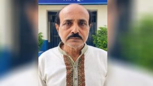 প্রথম সমাচার Prothom Somachar ফরিদপুরের ভাঙ্গায় সার পাচারের সময় আটক ট্রাক ও সার ডিলার এ কে এম ইলিয়াস হাওলাদার।
