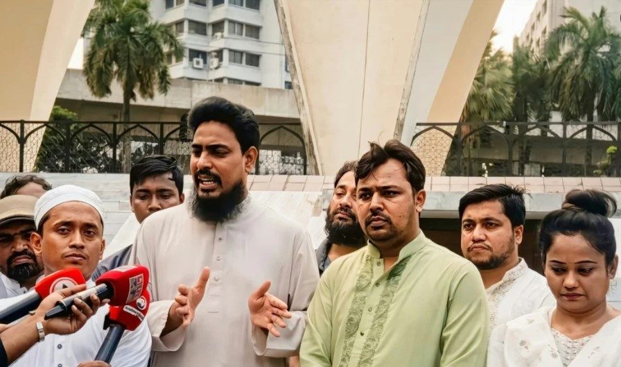 ‘এক নেতাকে ঘিরে অন্যদের অবদান আড়াল, বর্তমান সরকারও ব্যতিক্রম নয়’
