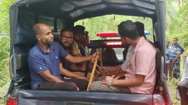 আ. লীগ নেতার বাড়ির দাওয়াতে এসে যুবলীগ-ছাত্রলীগের সাতজন আটক