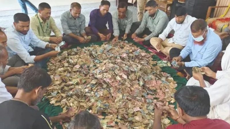 মাত্র ১৫ দিনেই ফকির লালন সাঁইয়ের দানবাক্সে মিলল ৮ লাখ টাকা