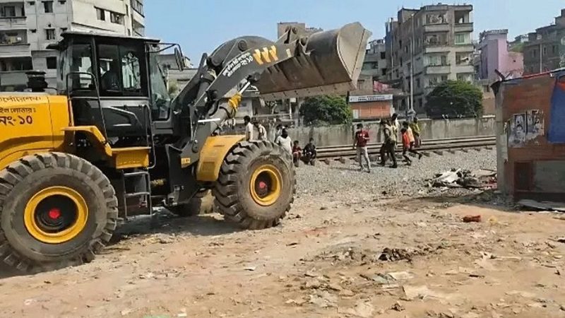 ইশরাকের হানা দেওয়া সেই মাদকের আস্তানা এবার গুঁড়িয়ে দিল পুলিশ