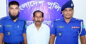 প্রথম সমাচার Prothom Somachar চুয়াডাঙ্গায় পুলিশের ওপর হামলা ও আসামি ছিনতাইয়ের ঘটনায় পুনরায় গ্রেপ্তারকৃত আওয়ামী লীগ নেতা আবু ছিদ্দিককে পুলিশ হেফাজতে দেখা যাচ্ছে।