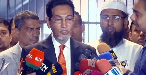 প্রথম সমাচার Prothom Somachar জাতীয় সংসদের চিফ হুইপ নুরুল ইসলাম মনি মিরপুর ইন্ডোর স্টেডিয়ামে বক্তব্য রাখছেন।