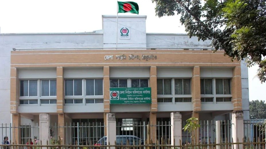 ঠাকুরগাঁও-১ উপ-নির্বাচন: সরকারি দলের পক্ষে সমর্থনের অভিযোগে ভোটের দায়িত্ব হারালেন ৯ কর্মকর্তা