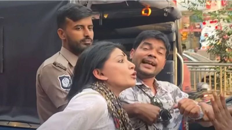 সংস্কৃতিকর্মীদের মানববন্ধনে ’জয় বাংলা স্লোগান’ নিয়ে পুলিশের বাধা, ছাত্র ইউনিয়নের সাবেক সভাপতি আটক
