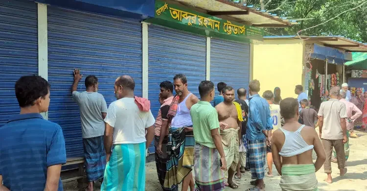 যুবদল নেতার নাম ভাঙিয়ে ৩ দোকানে তালা, জায়গা দখলের অভিযোগ